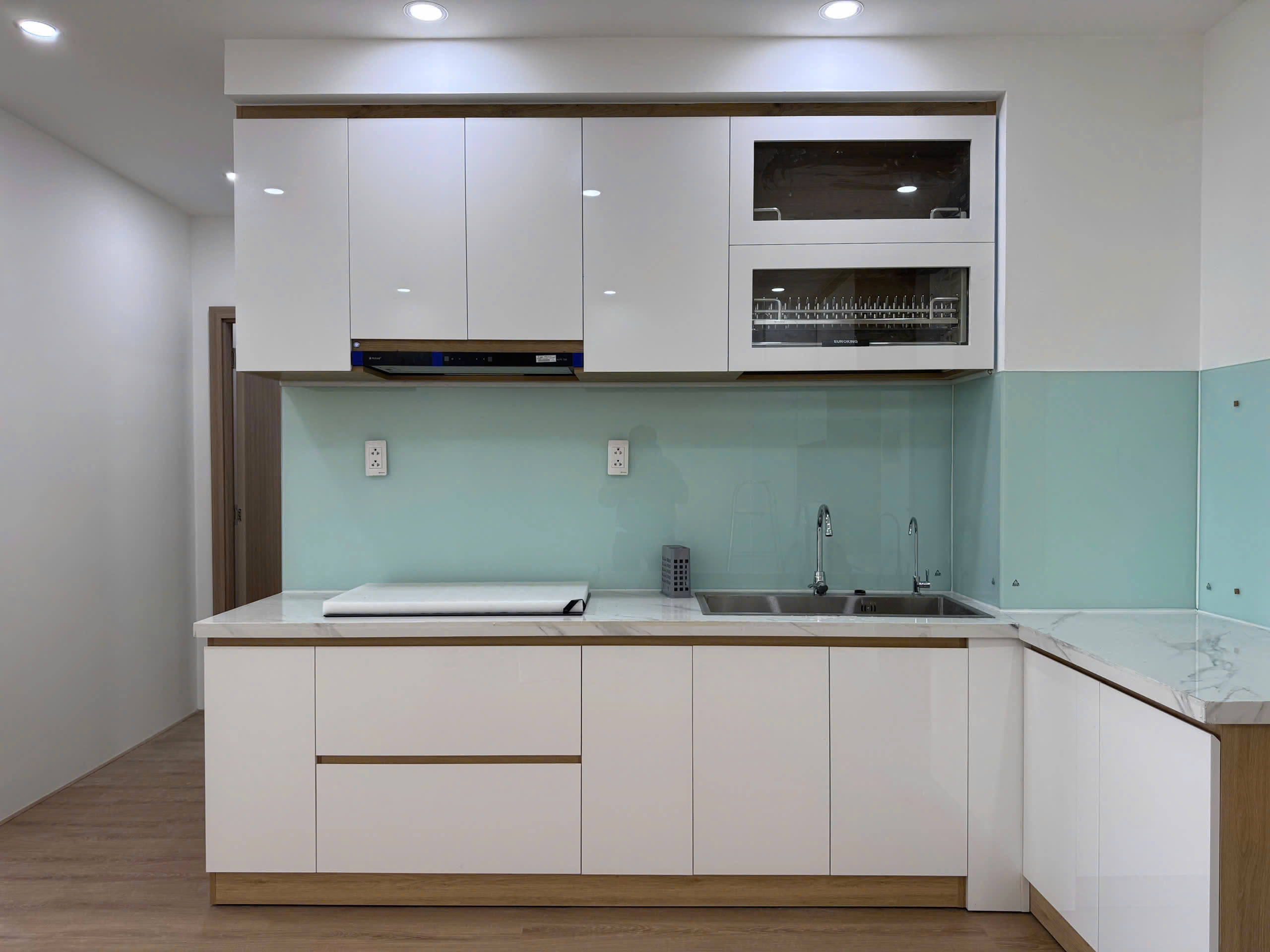 Phòng bếp hiện đại, tối ưu không gian bởi Mộc Như Mai.